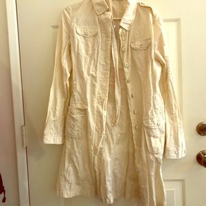 Elie Tahari - RARE- Crinkle trench coat w/belt.